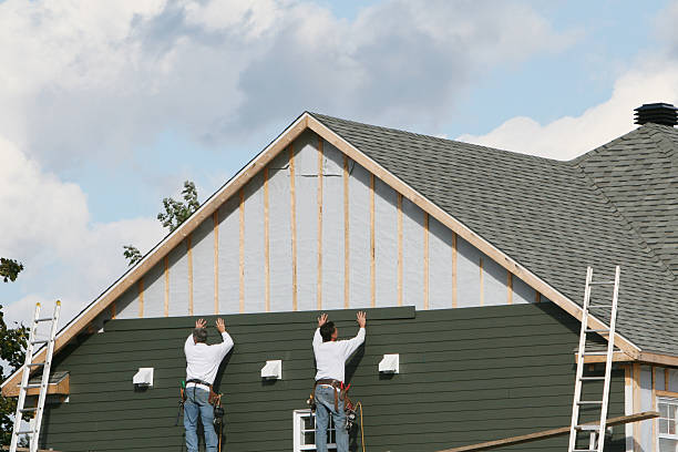 Professional Siding Installation technician working in Markham, VA